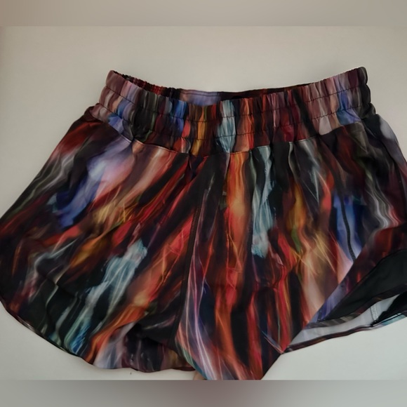 Lululemon Colorful Hotty Hot shorts size 4 4 inch - Picture 2 of 4